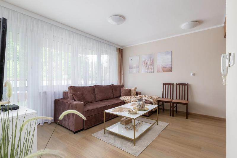 Apartamenty przy Promenadzie Villa Mistral II by Noclegi Renters - image 7