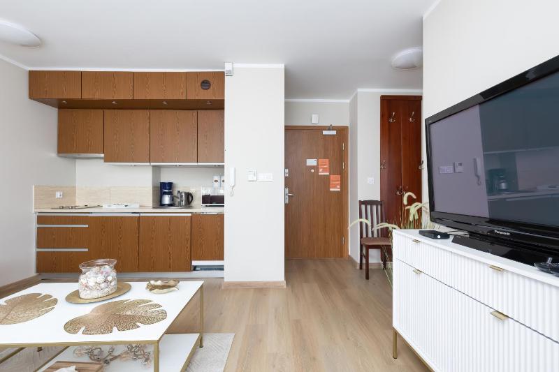 Apartamenty przy Promenadzie Villa Mistral II by Noclegi Renters - image 31