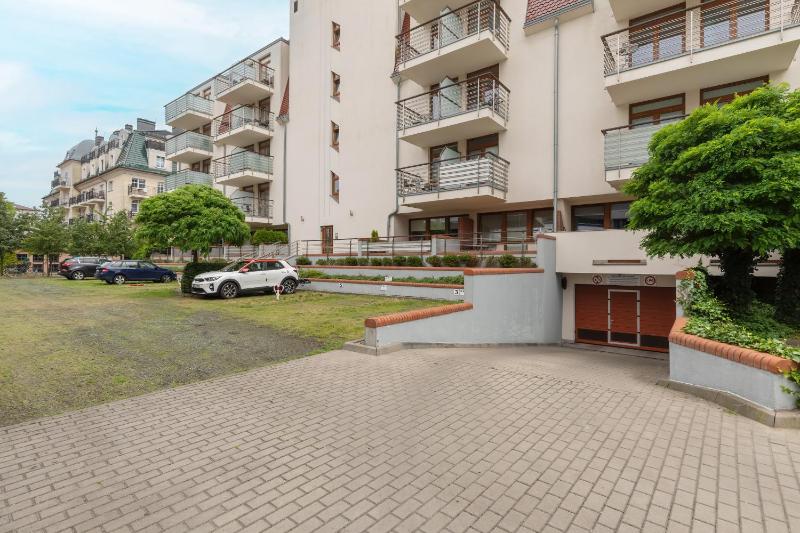 Apartamenty przy Promenadzie Villa Mistral II by Noclegi Renters - image 17
