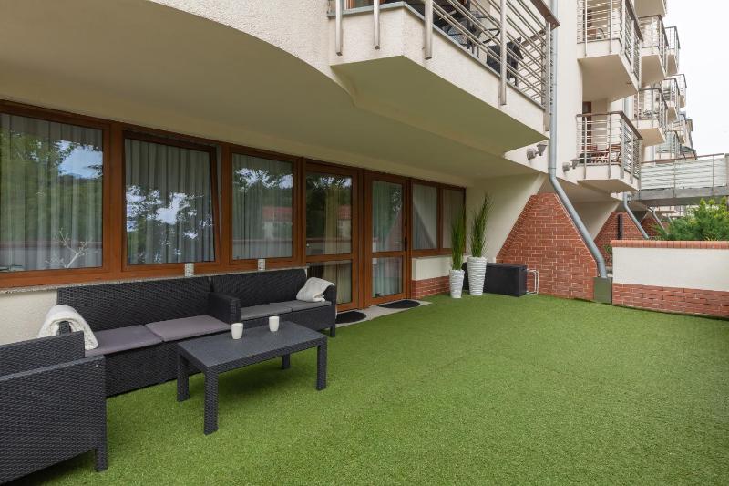 Apartamenty przy Promenadzie Villa Mistral II by Noclegi Renters - image 22