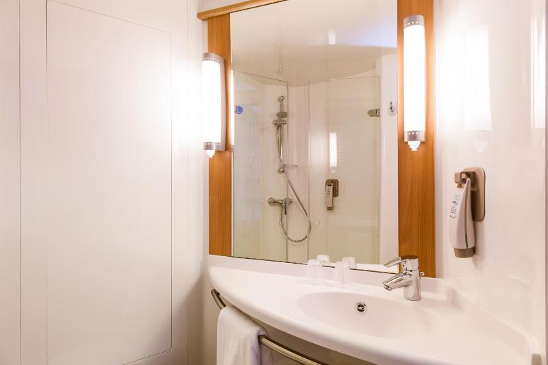 Double Room image 3