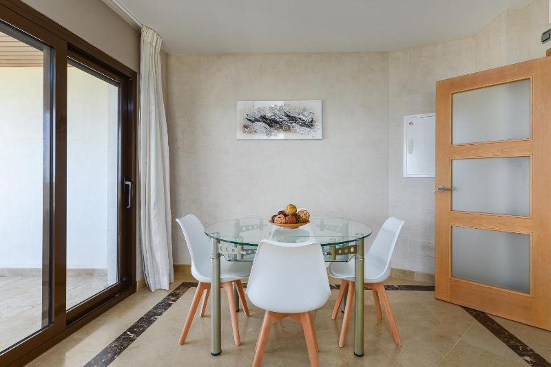 Marina Del Castillo 2076 - image 15