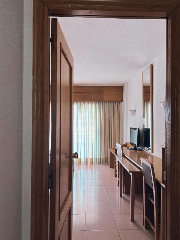 Double or Twin Room with Lounge image 4