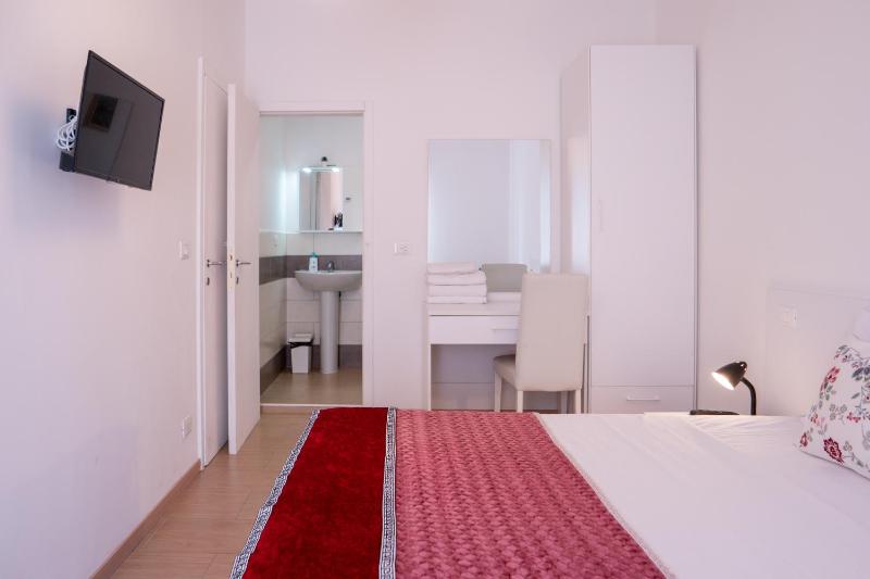 Deluxe Double Room image 4