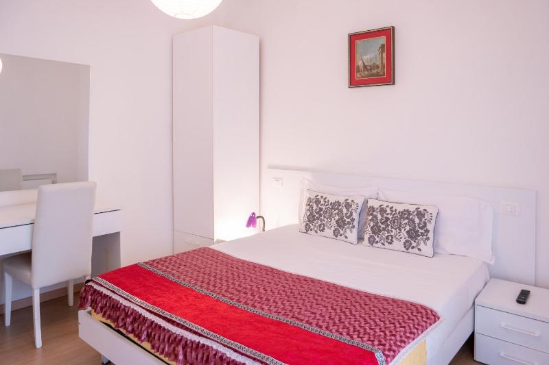 Deluxe Double Room image 2