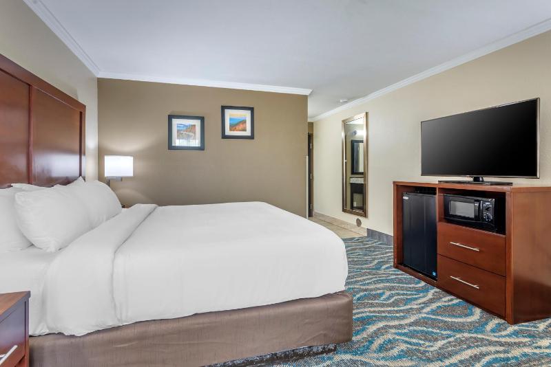 King Room - Non-Smoking image 3