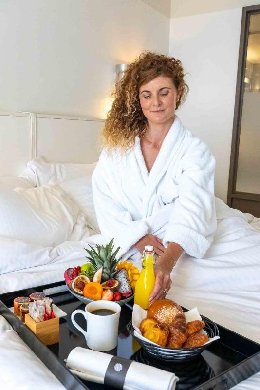 Superior Room with Terrace and Sea View image 3