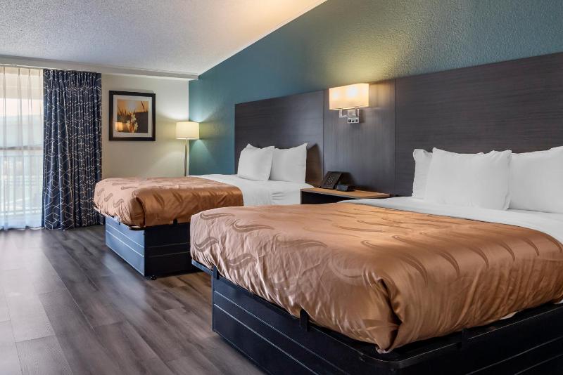 Double Room with Two Double Beds - Accessible/Non-Smoking image 3