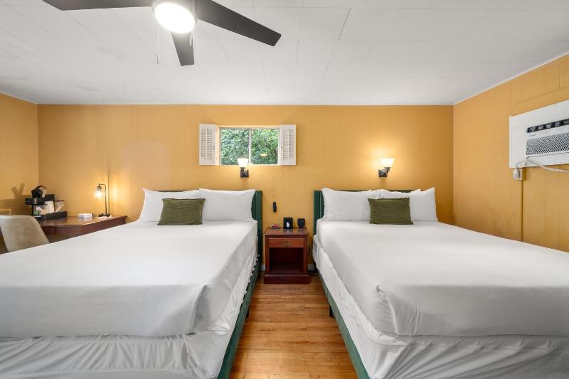 Double Queen Room image 4