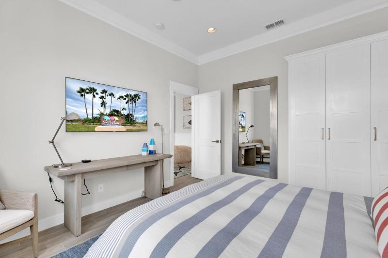 Kite One - Private bayside home with Pool and Hot Tub home - image 17