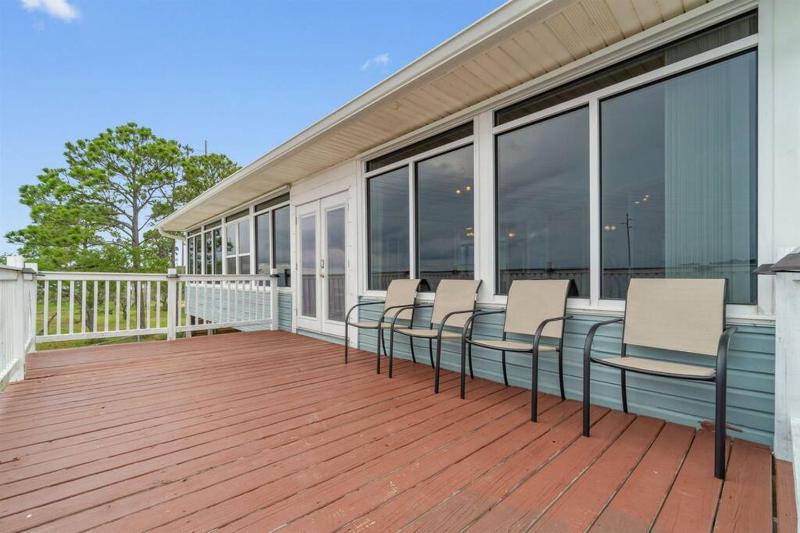 Bayview Private dock for your boat Dolphin Watch - image 18