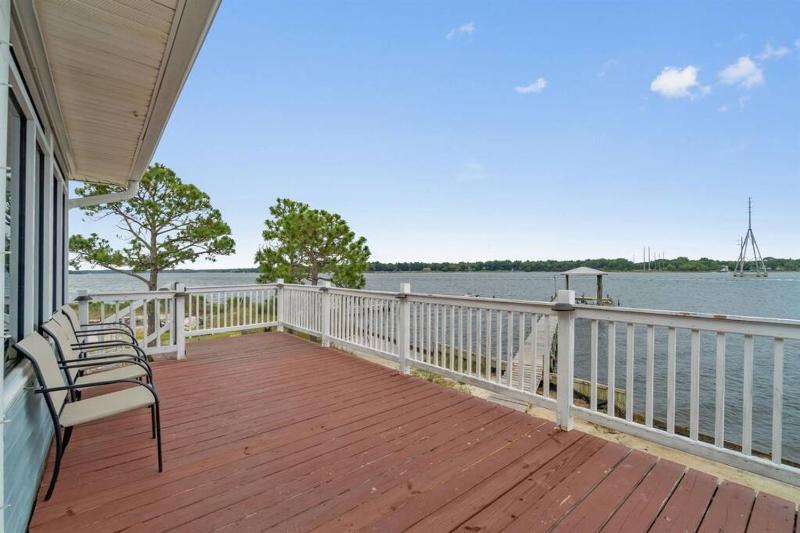 Bayview Private dock for your boat Dolphin Watch - image 12