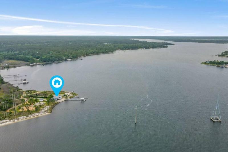 Bayview Private dock for your boat Dolphin Watch - image 6