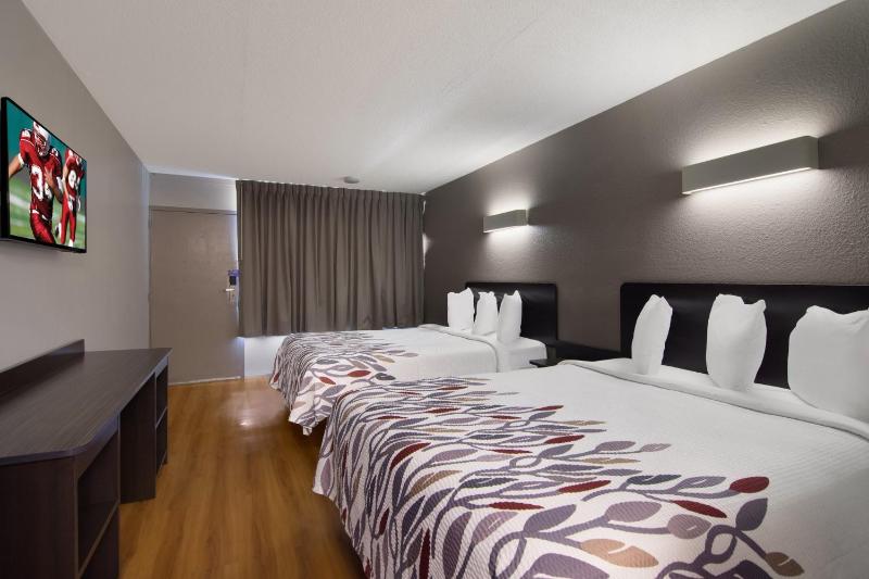 Deluxe Room with Two Queen Beds Non-Smoking image 4