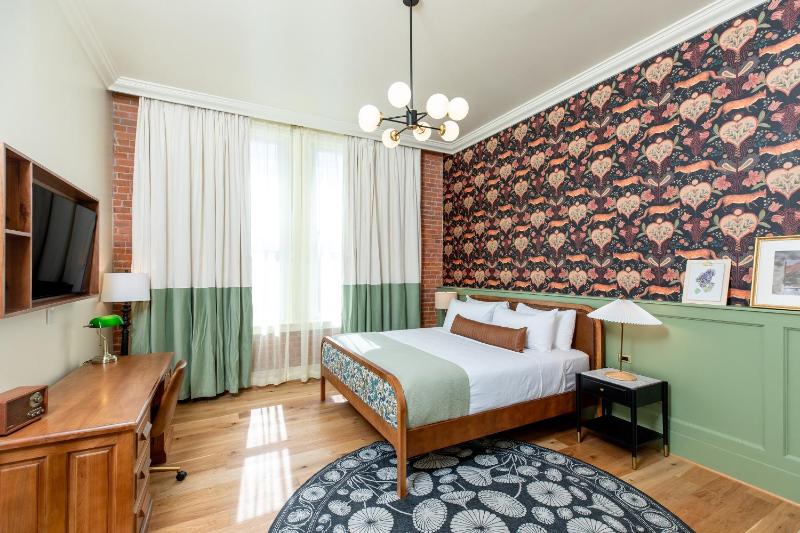 Club King Room - Mobility Accessible