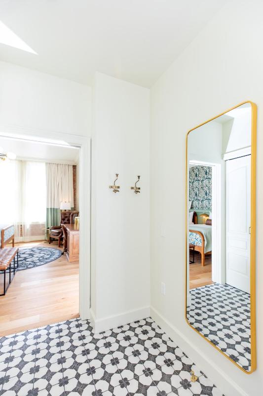 Retreat Suite with Two Queen Beds image 4