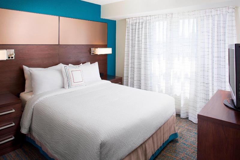 One-Bedroom Queen Suite image 2