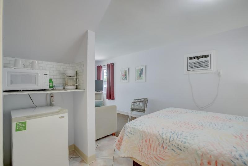 Standard Queen Room with Sofa Bed image 1