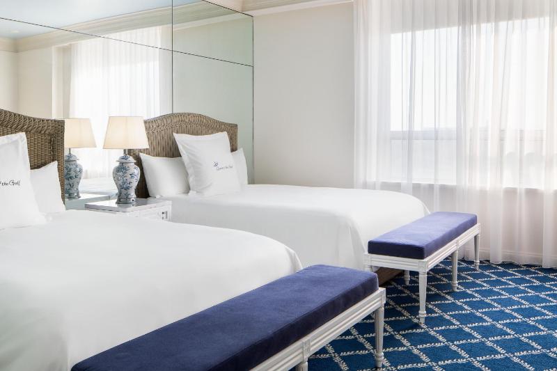 Double Room with Two Double Beds and City View - Beachfront/Pool Access image 3