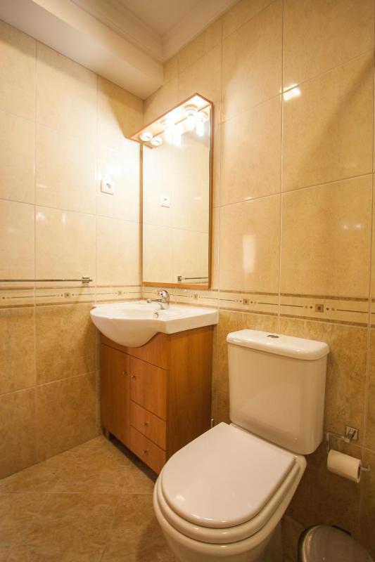 One-Bedroom Apartment image 3