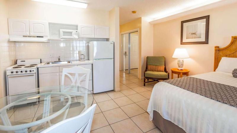 2 Queen Beds Beachview  image 4