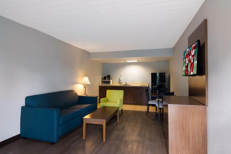 Suite King Non-Smoking image 3
