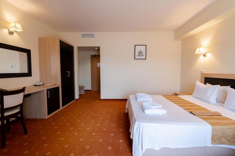 Junior Suite with Balcony image 2