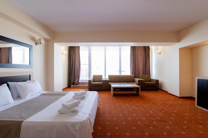 Family Suite with Terrace image 2