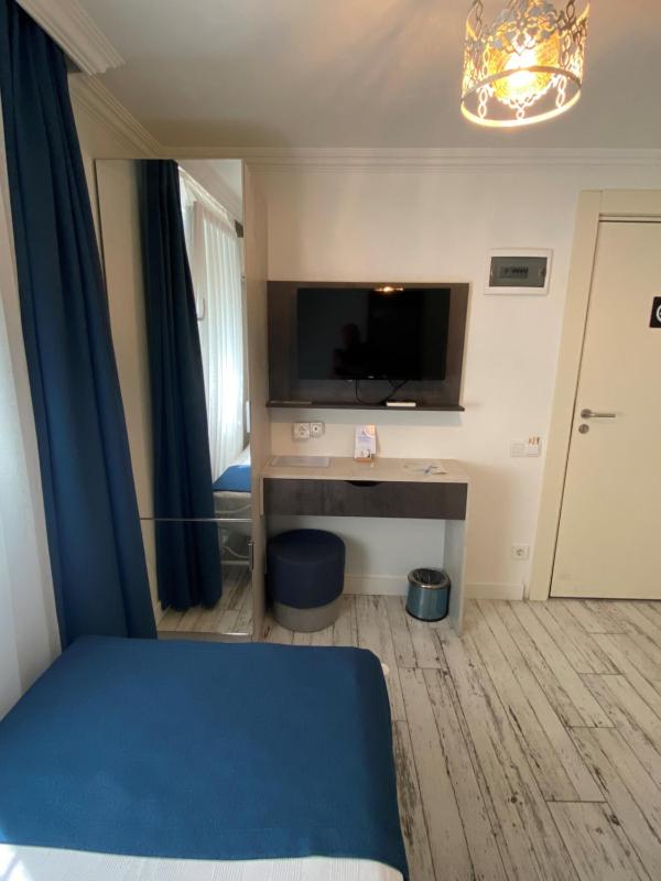 Standard Twin Room image 1