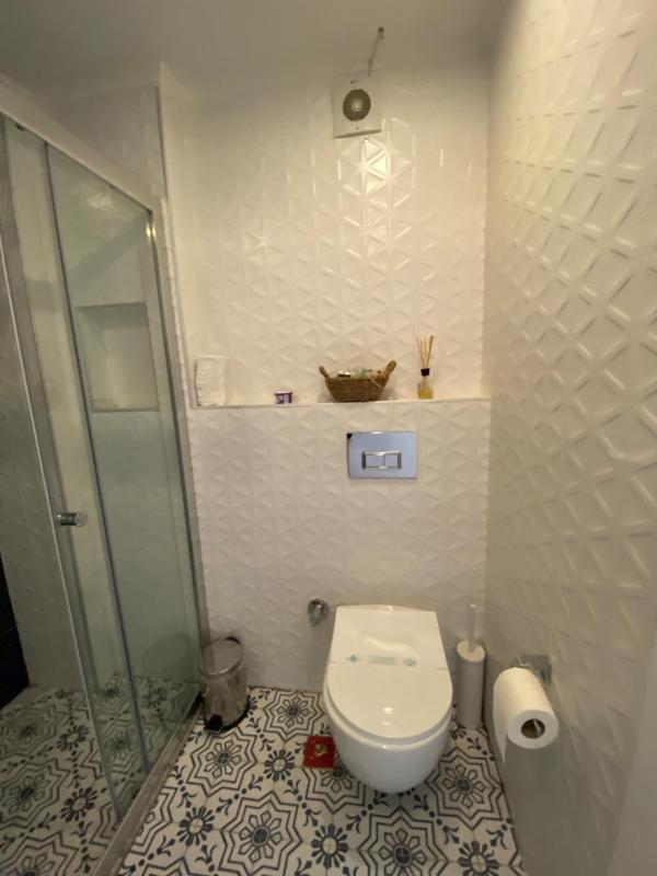 Standard Twin Room image 4