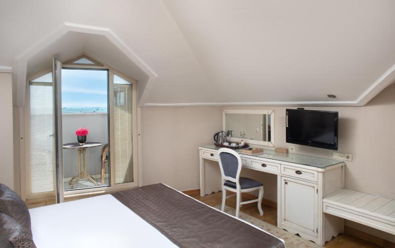 Deluxe Double Room image 4