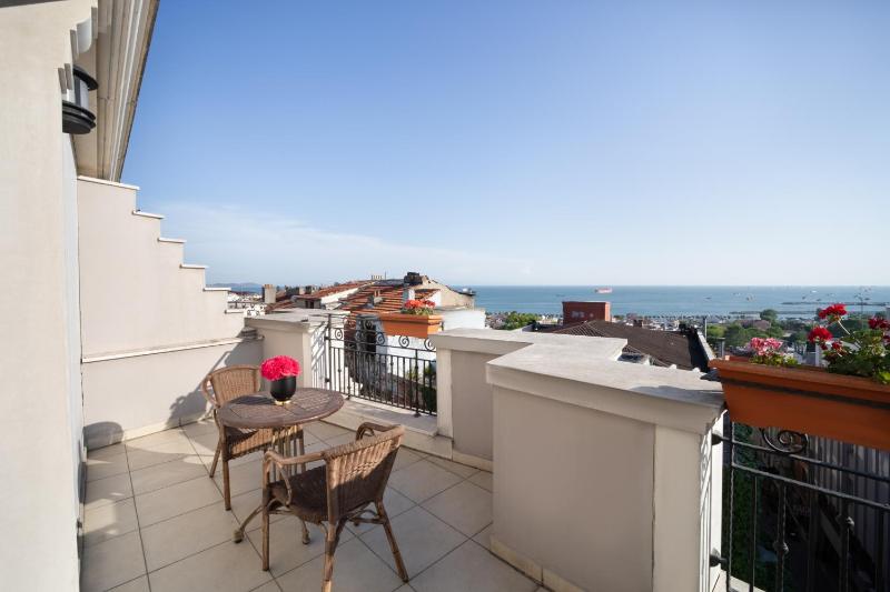 Superior Double Room with Sea View image 3