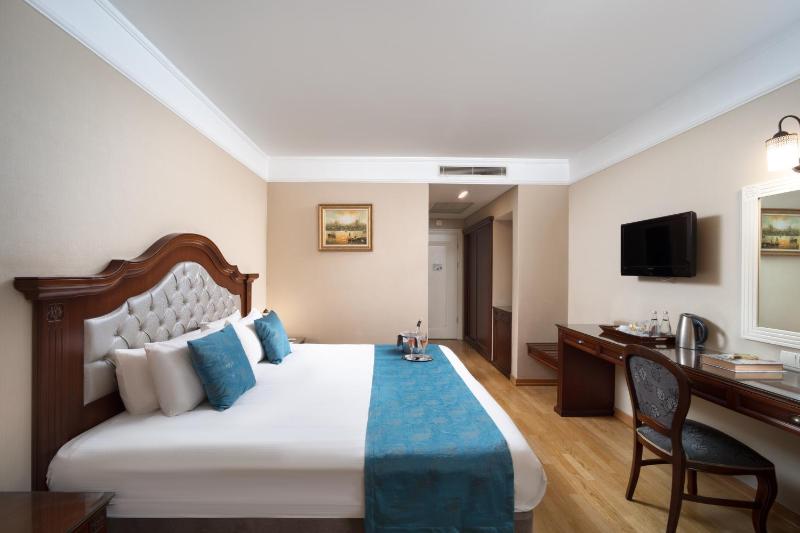 Superior Double Room image 3