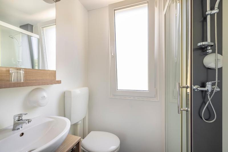 Premium Family Three-Bedroom Mobile Home image 4