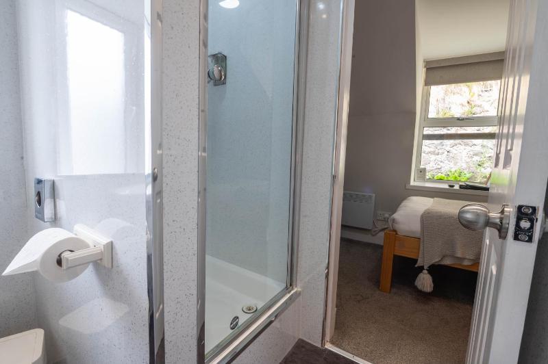 Single Room image 4