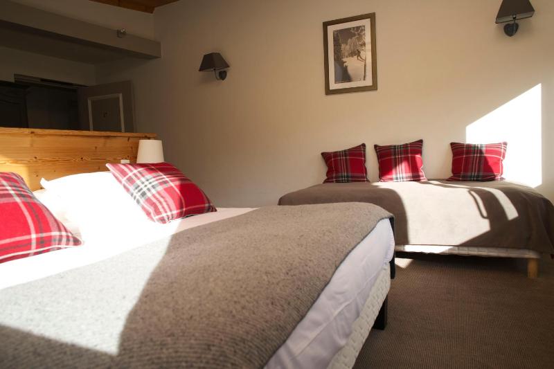 Superior Triple Room image 4