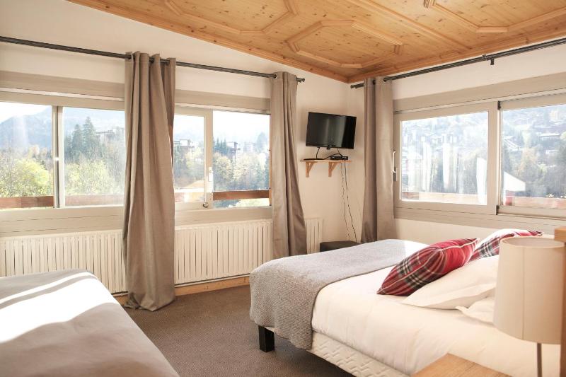 Superior Triple Room image 2