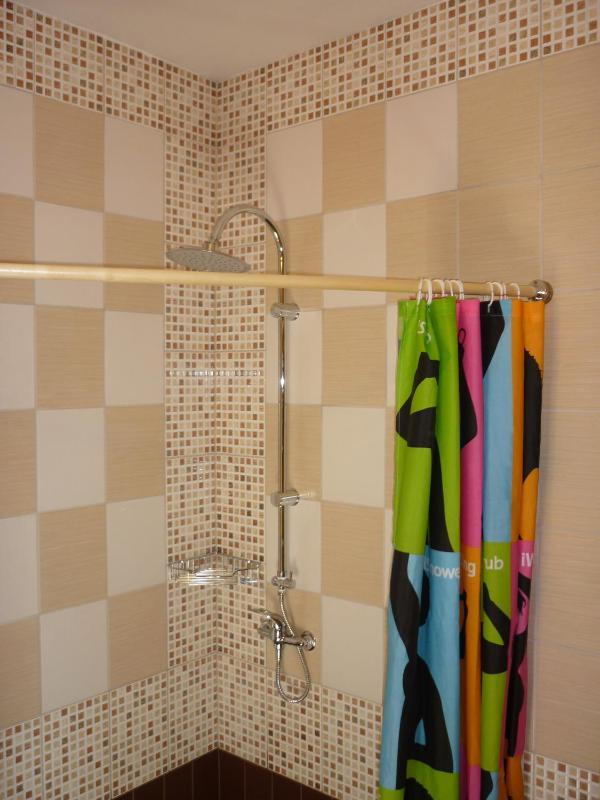 Twin Room with Shower image 2