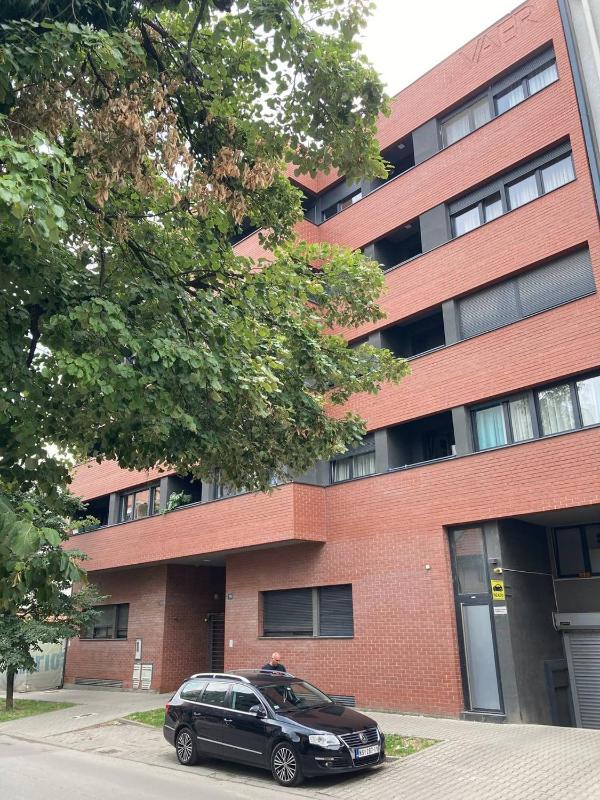 Spacious Studio 10 mins Walk to City Center l Washing Machine l Baby Crib l Breakfast - image 13