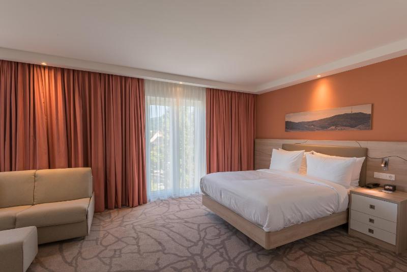 Queen Room image 3
