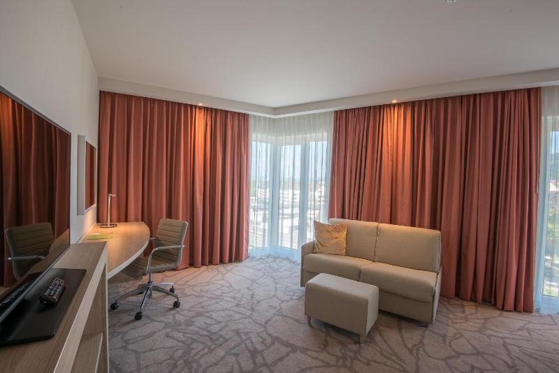 Queen Room image 1