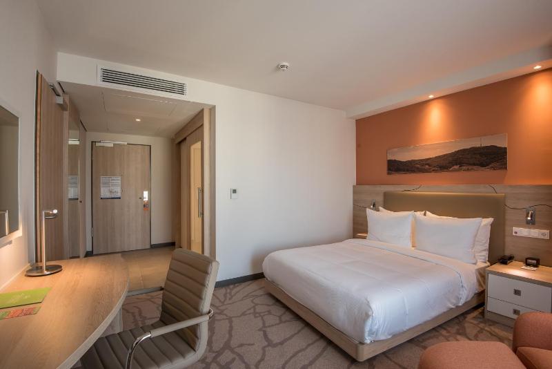 Queen Room - Mobility Access image 1