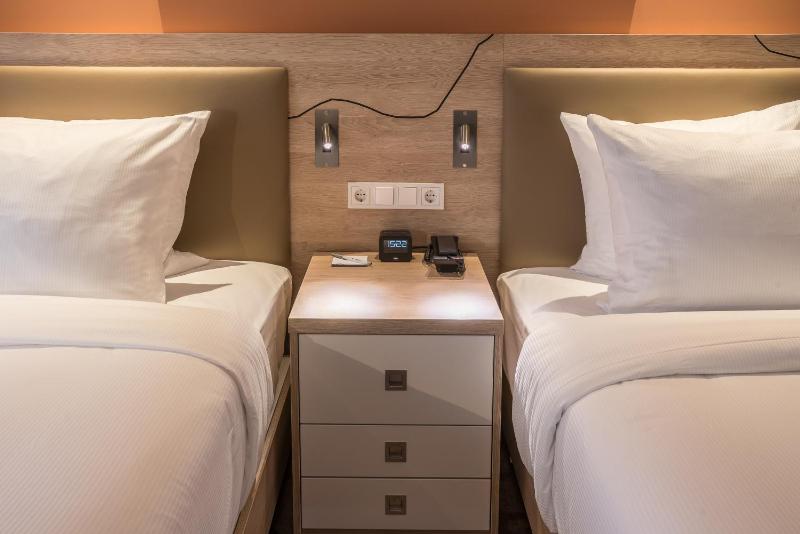 Twin Room image 2