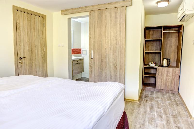 Economy Double Room image 2