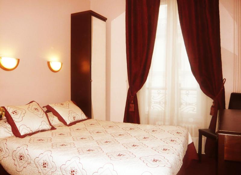 Double Room with Private Bathroom image 2