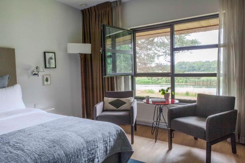  Deluxe River View Room image 1