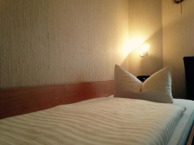 Single Room image 3