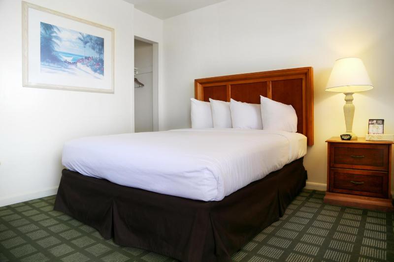 Inlet View Room One Queen Bed image 1