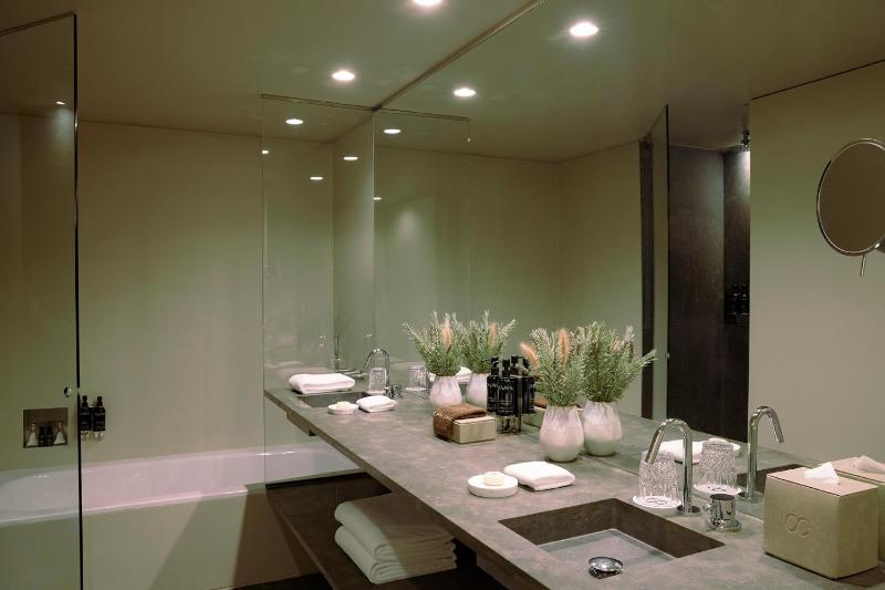 Double Room with River View image 3