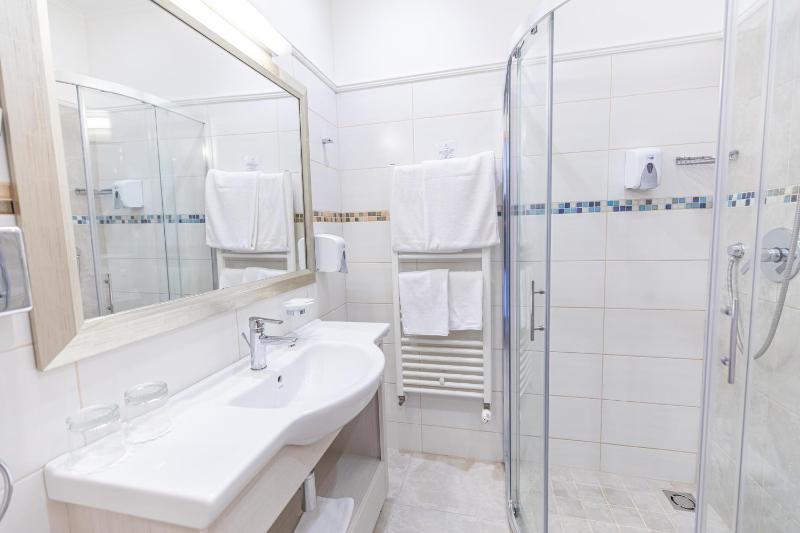 Superior Triple Room image 2